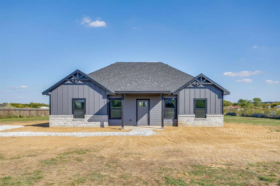 Property photo for 6608 Vintner Trail, Joshua, TX