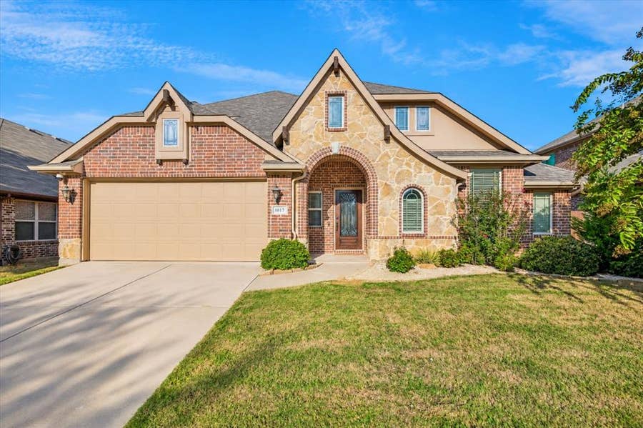 Property photo for 1017 Ponderosa Drive, Aubrey, TX