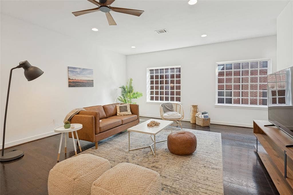 614 Finley Court, Dallas, TX 75208 Living area featuring dark-stained wood-finish flooring, recessed lighting, grid-pattern windows, and a ceiling fan
