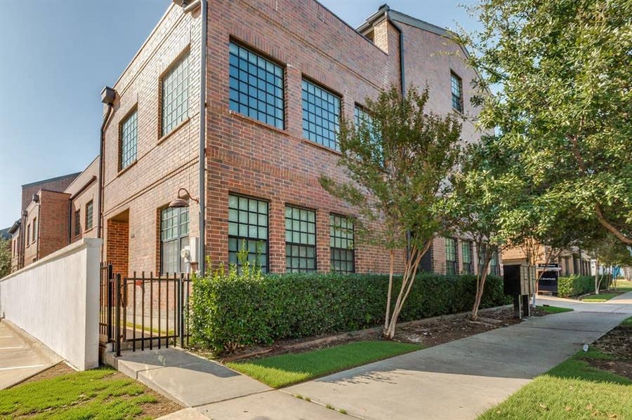 Property photo for 614 Finley Court, Dallas, TX