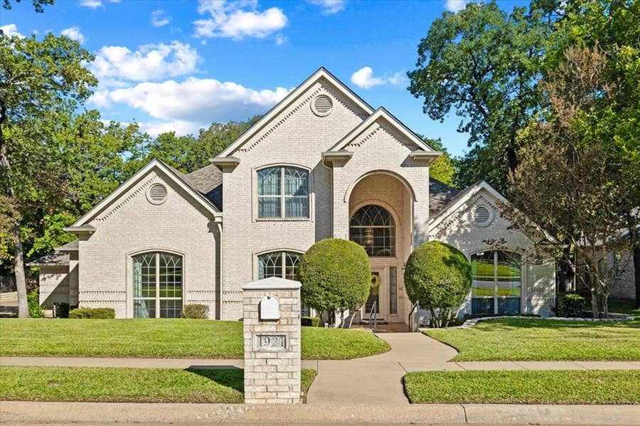 Property photo for 1921 Clear Creek Drive, Weatherford, TX