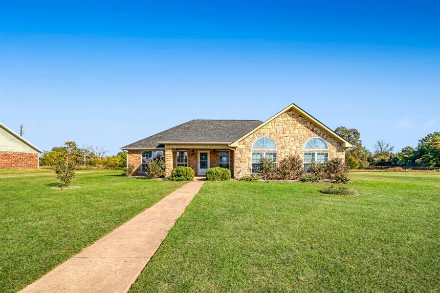 Property photo for 1000 Morgan Lane, Blossom, TX