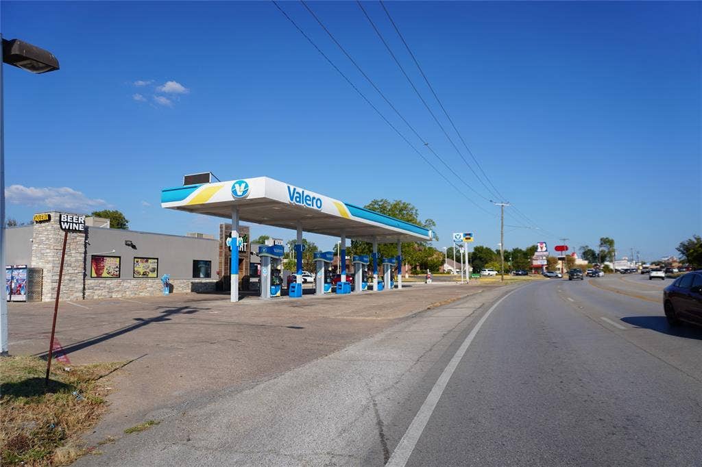 1200 W Moore Avenue, Terrell, TX 75160