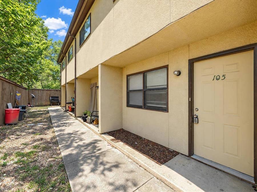 Property photo for 805 N Oak Street, #105, Arlington, TX