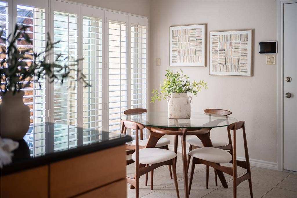 breakfast nook