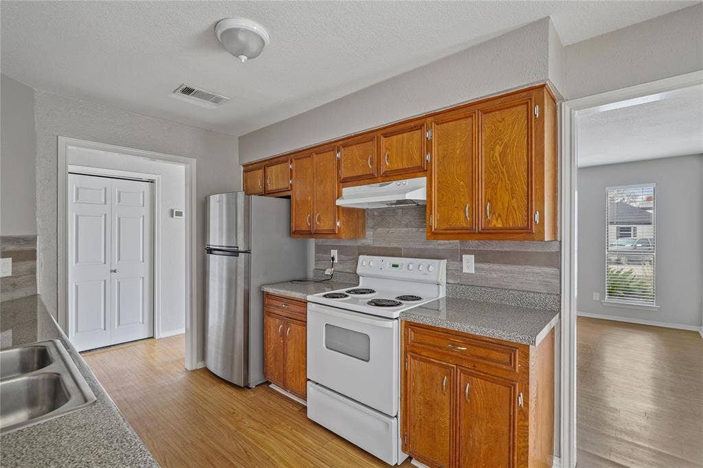 1414 White Way, McKinney, TX 75069 1414 White Way, McKinney, TX 75069