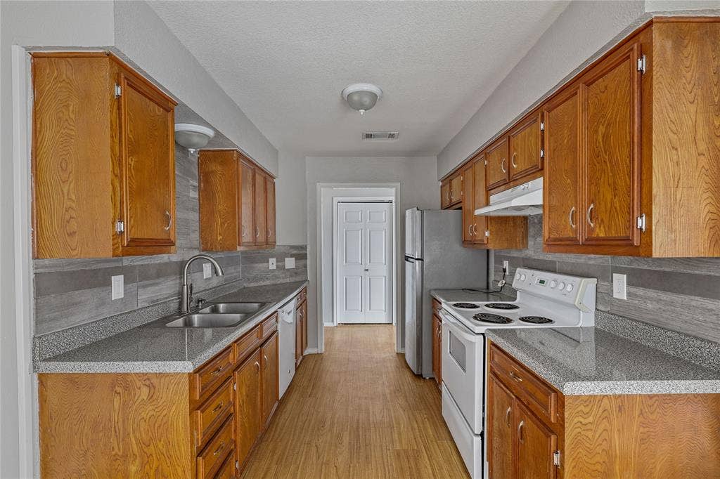 1414 White Way, McKinney, TX 75069 1414 White Way, McKinney, TX 75069