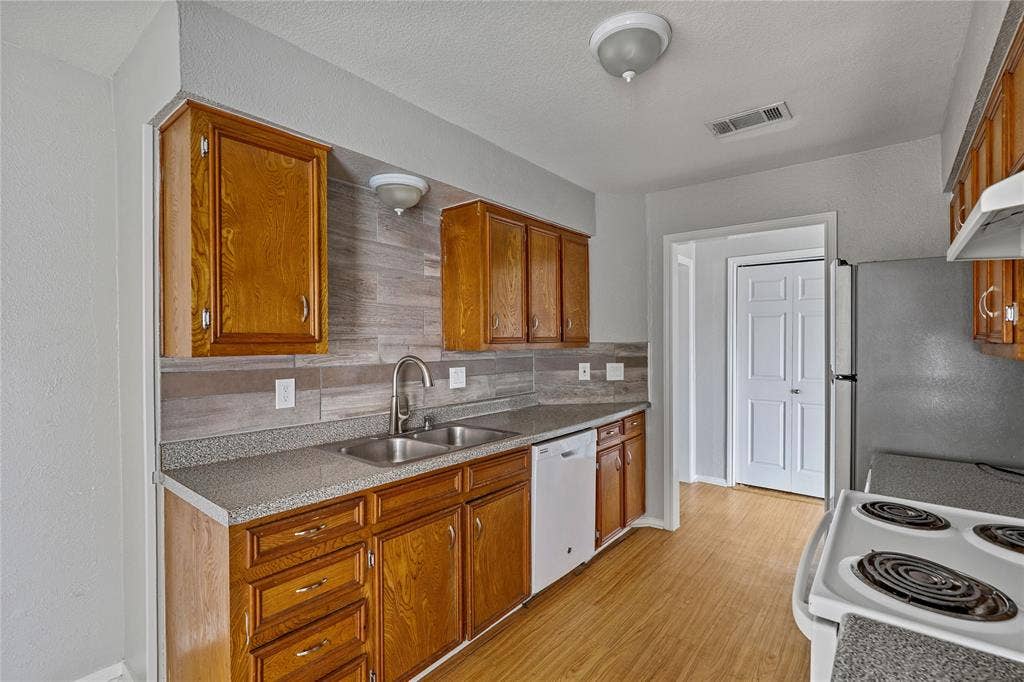 1414 White Way, McKinney, TX 75069 1414 White Way, McKinney, TX 75069