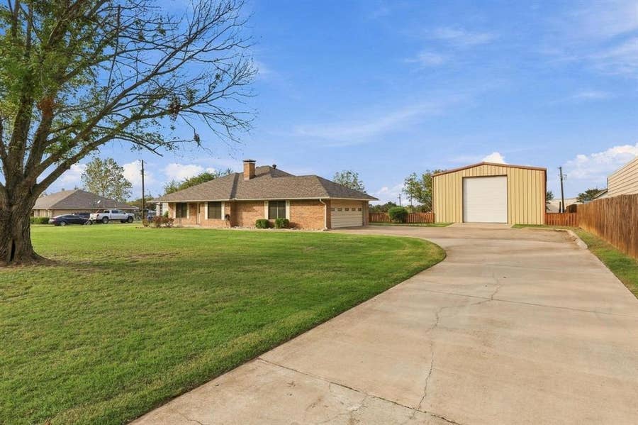 Property photo for 502 Preston Drive, Pottsboro, TX