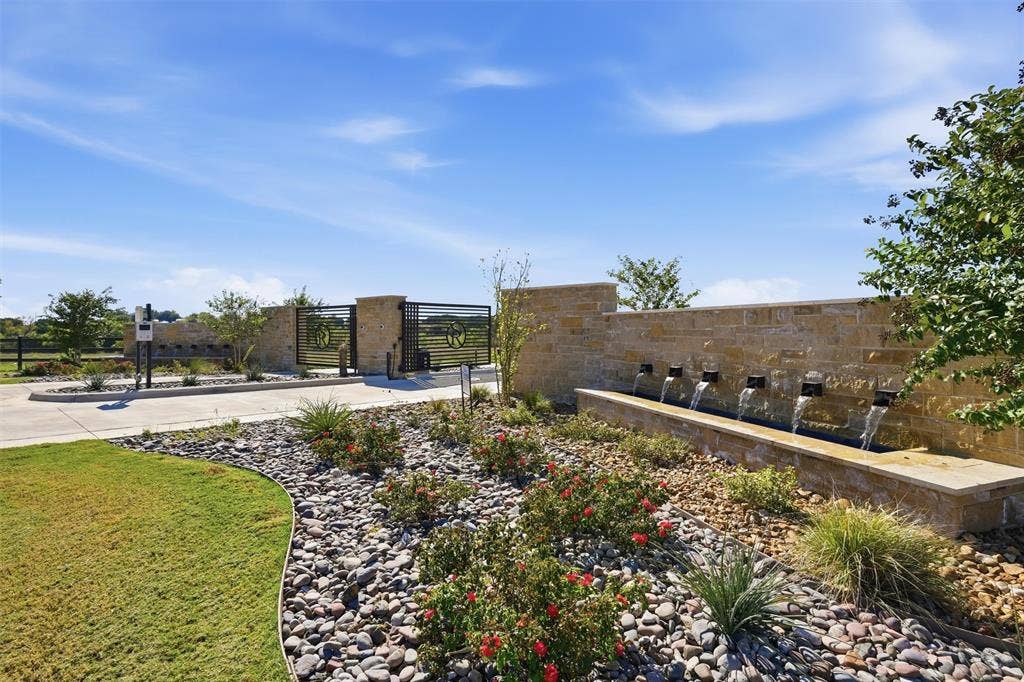2031 Lindale Lane, Granbury, TX 76049 2031 Lindale Lane, Granbury, TX 76049