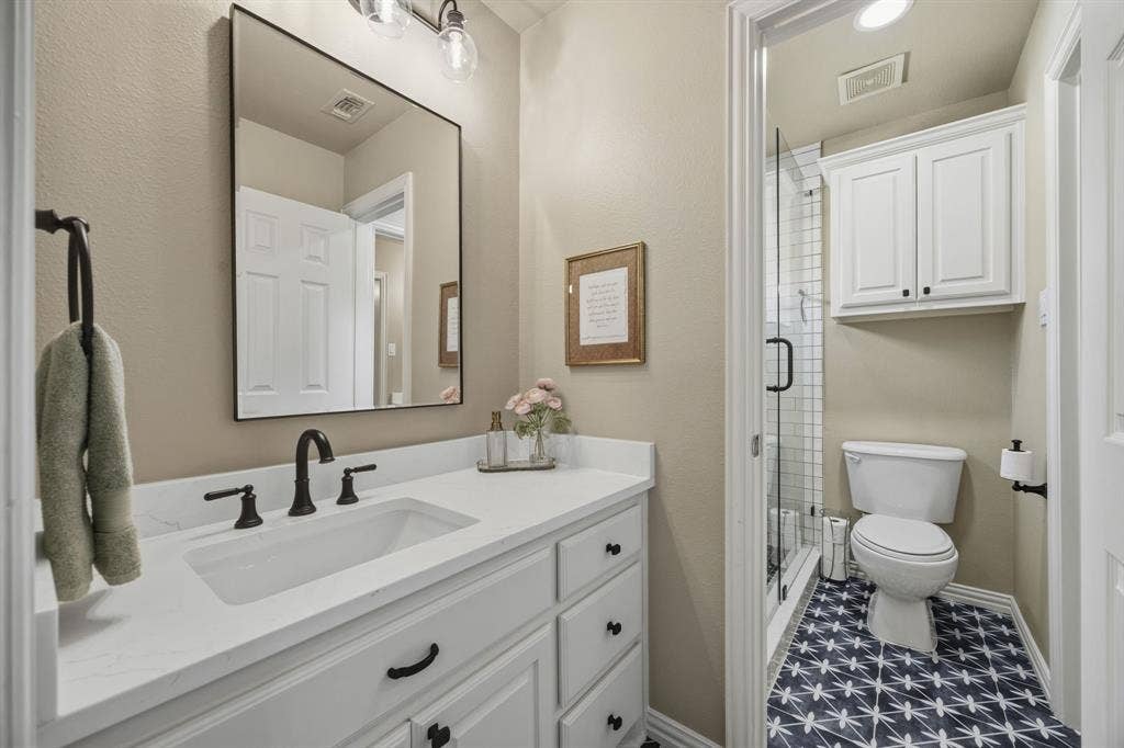 2nd floor Jack N Jill bathroom