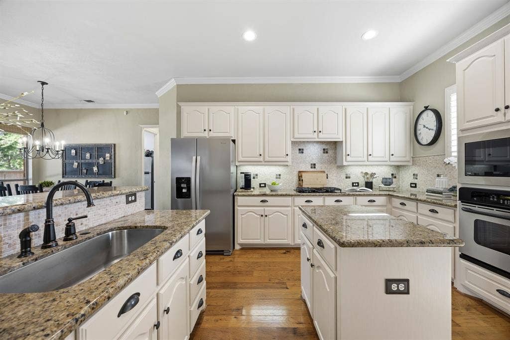 Kitchen with gas cooktop, island and large walkin pantry