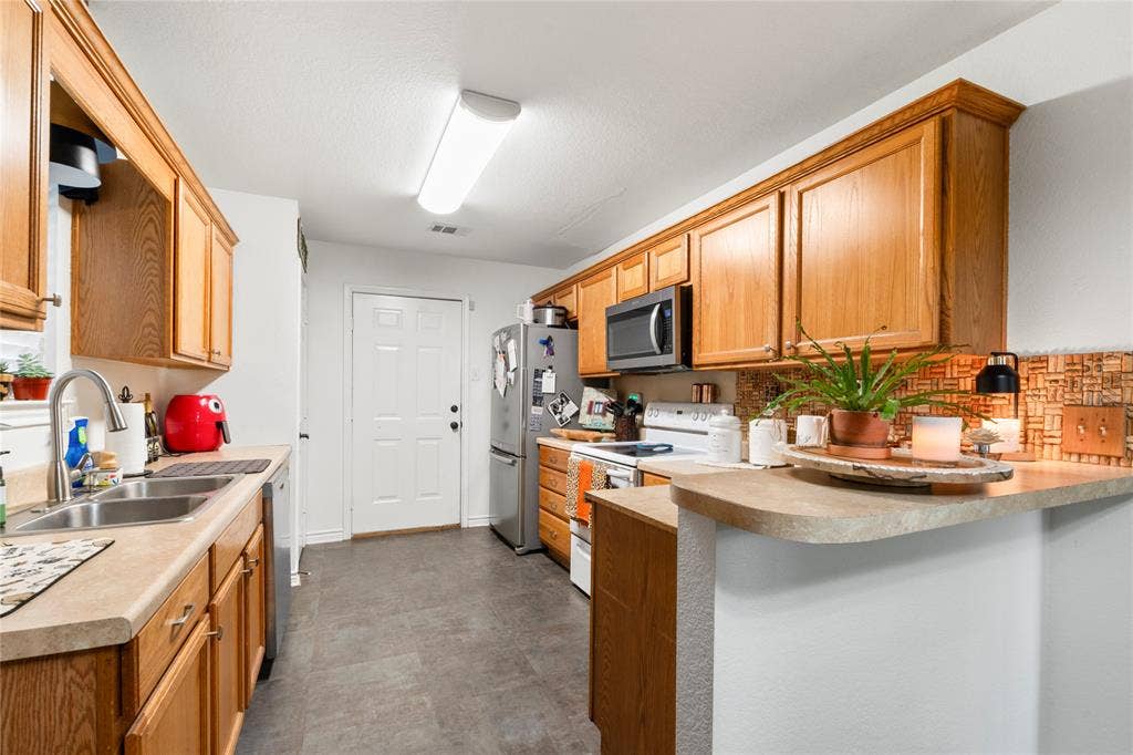 341 Bay Court, Gun Barrel City, TX 75156 341 Bay Court, Gun Barrel City, TX 75156