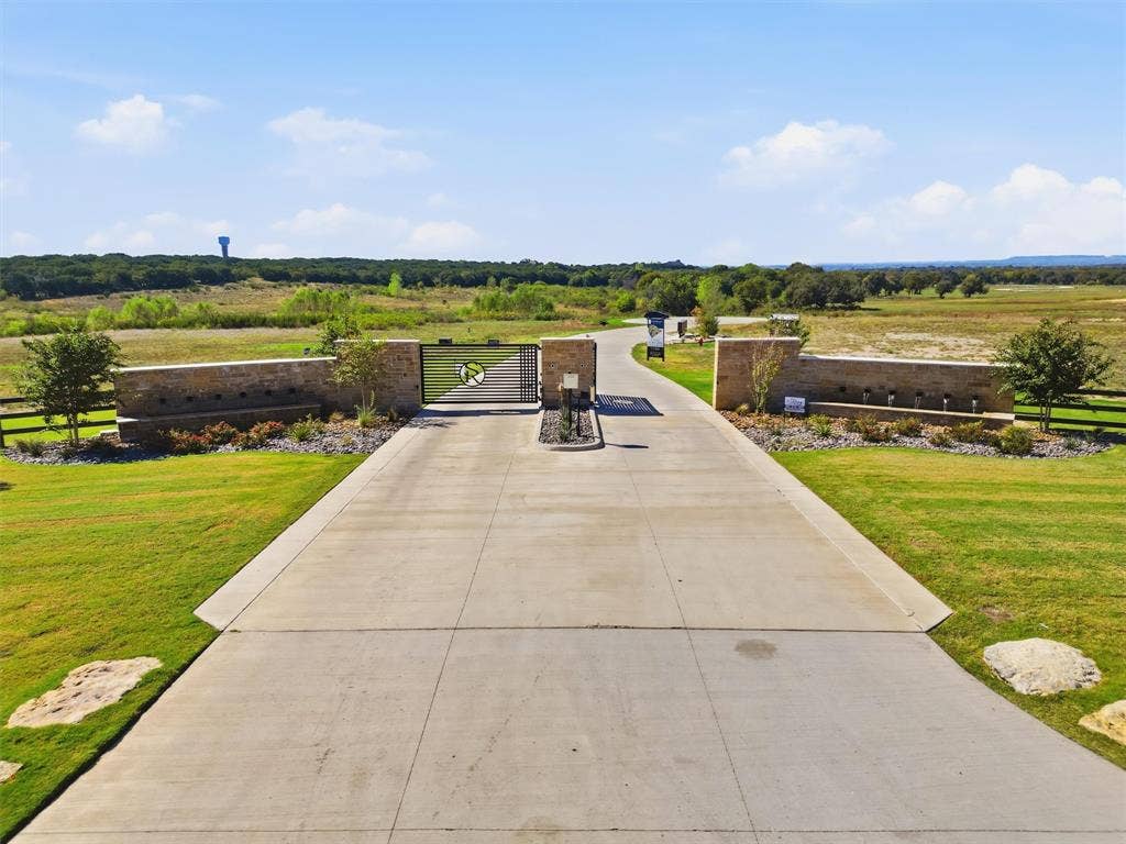 1019 Ranch Vista Road, Granbury, TX 76049