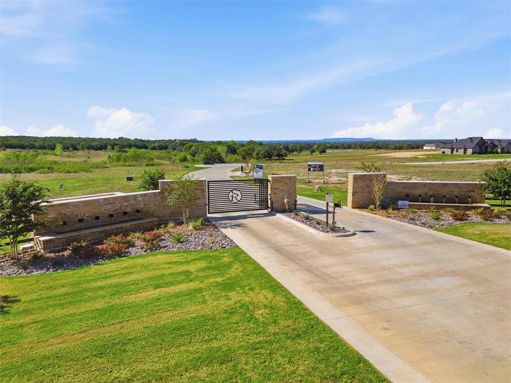 1019 Ranch Vista Road, Granbury, TX 76049
