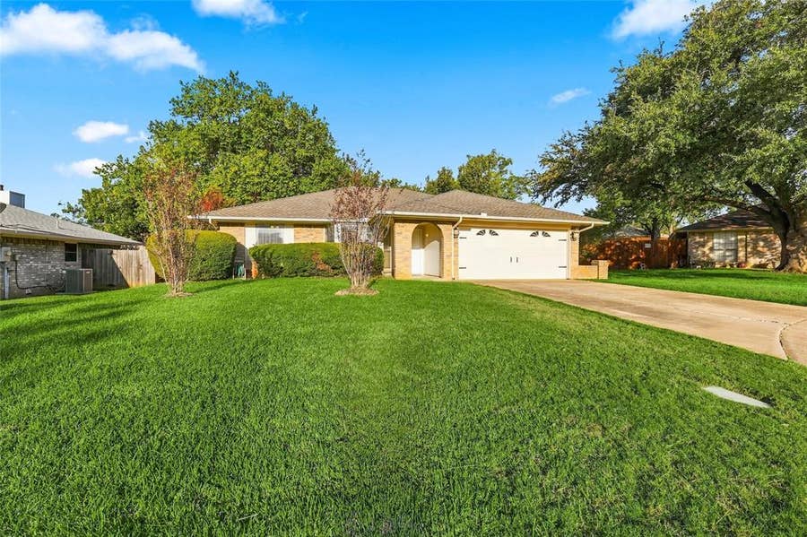 Property photo for 2513 Poppy Lane, Euless, TX