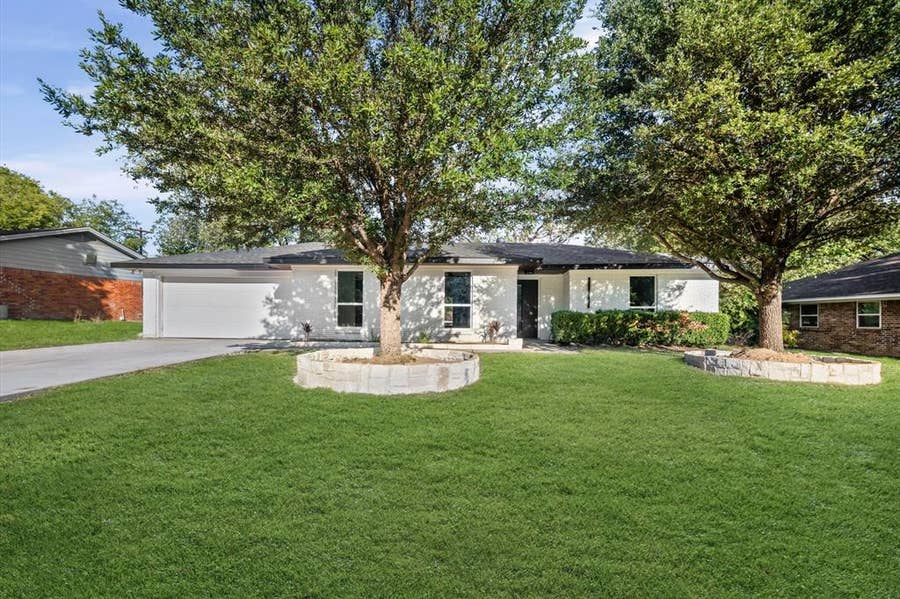 Property photo for 1321 E Windsor Drive, Denton, TX