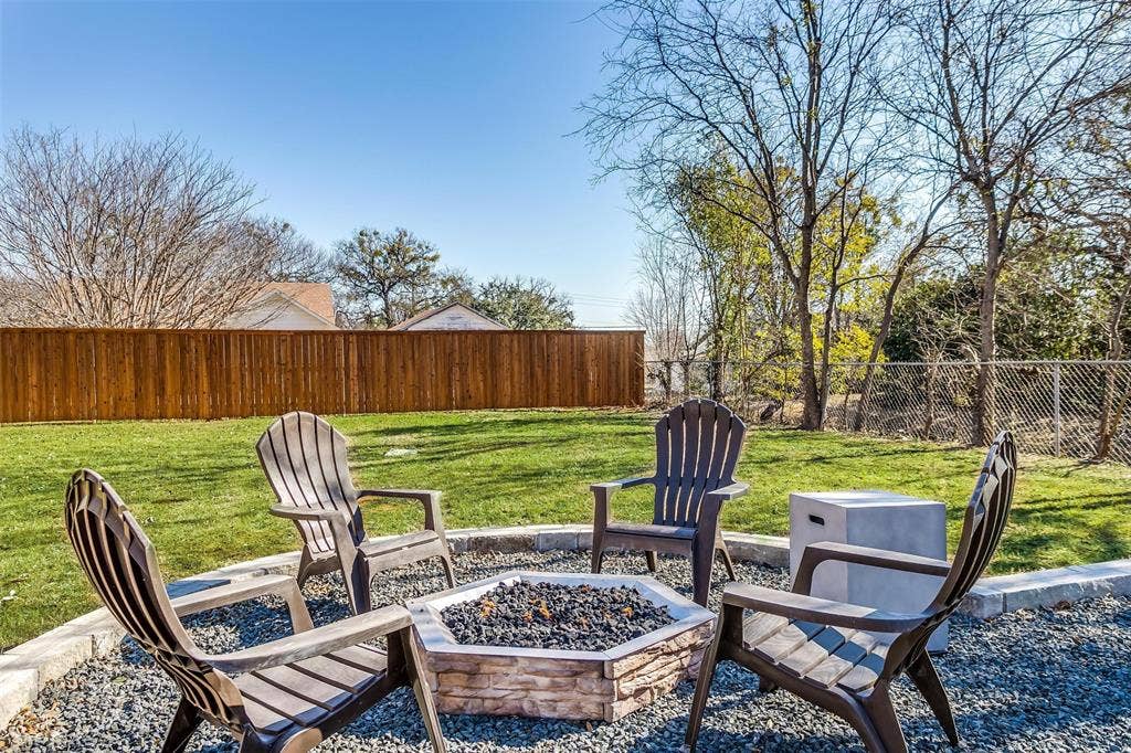 323 S Hannaford Street, Granbury, TX 76048 323 S Hannaford Street, Granbury, TX 76048