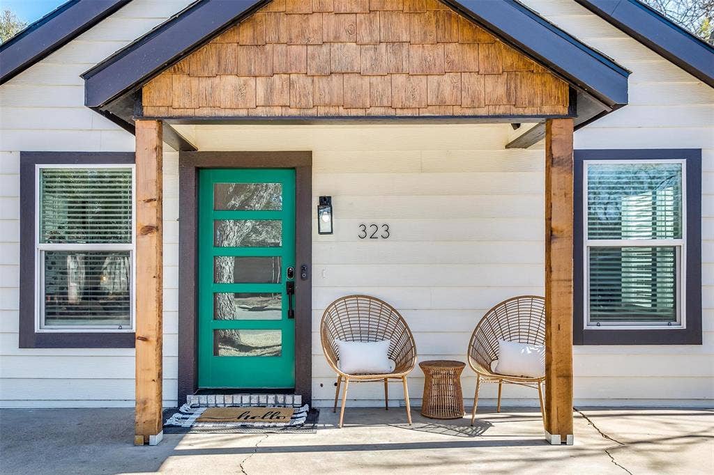 323 S Hannaford Street, Granbury, TX 76048 323 S Hannaford Street, Granbury, TX 76048