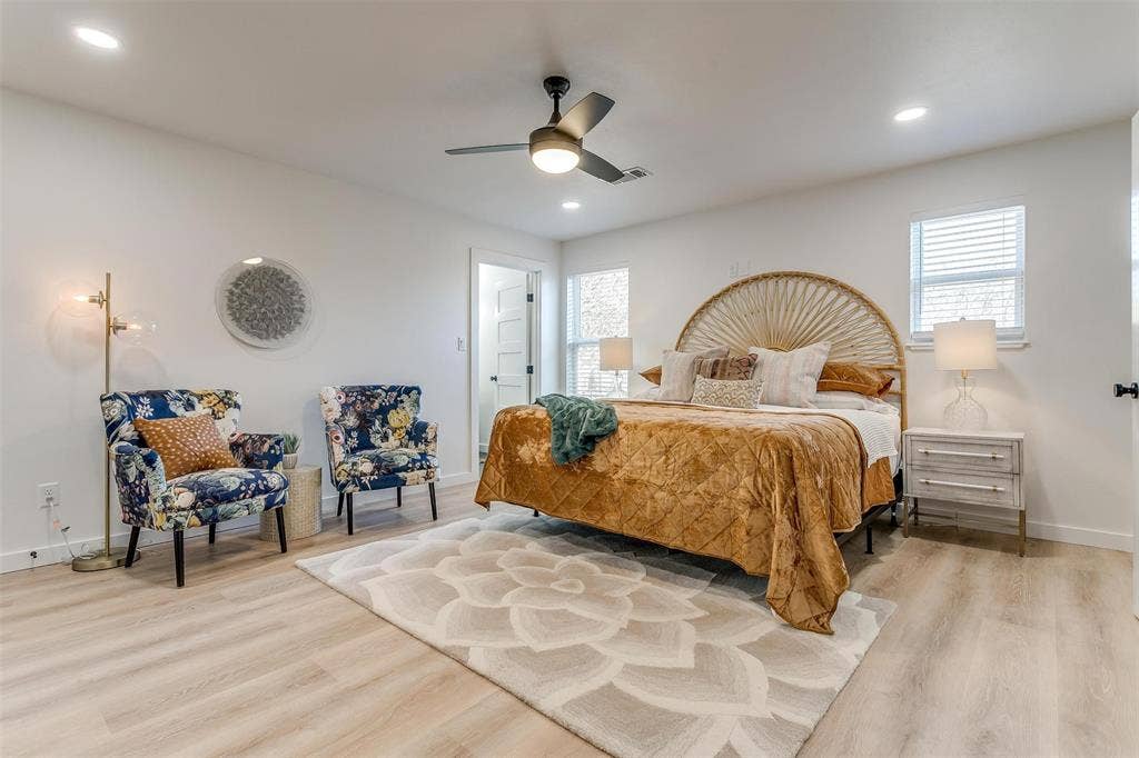 323 S Hannaford Street, Granbury, TX 76048 323 S Hannaford Street, Granbury, TX 76048