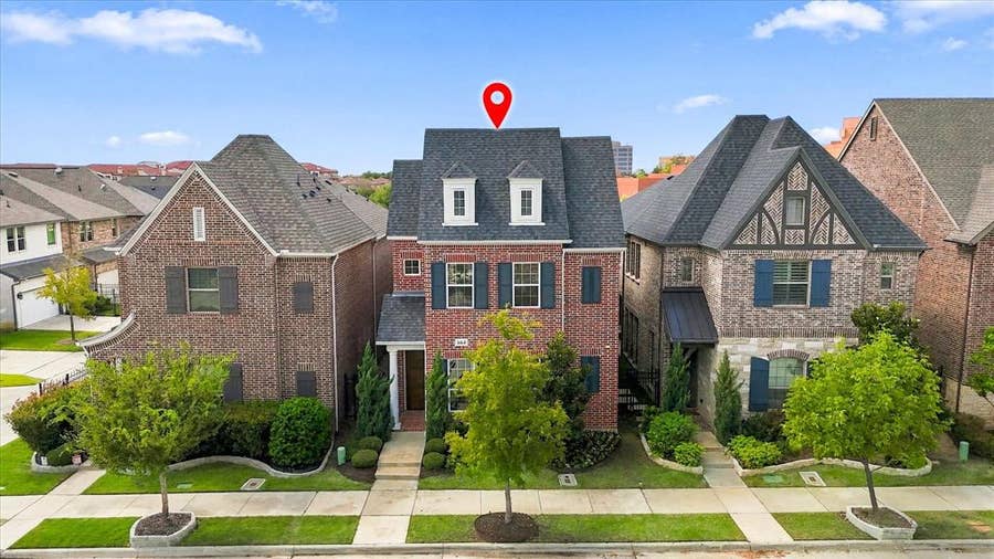 Property photo for 564 Courtyard Lane, Irving, TX