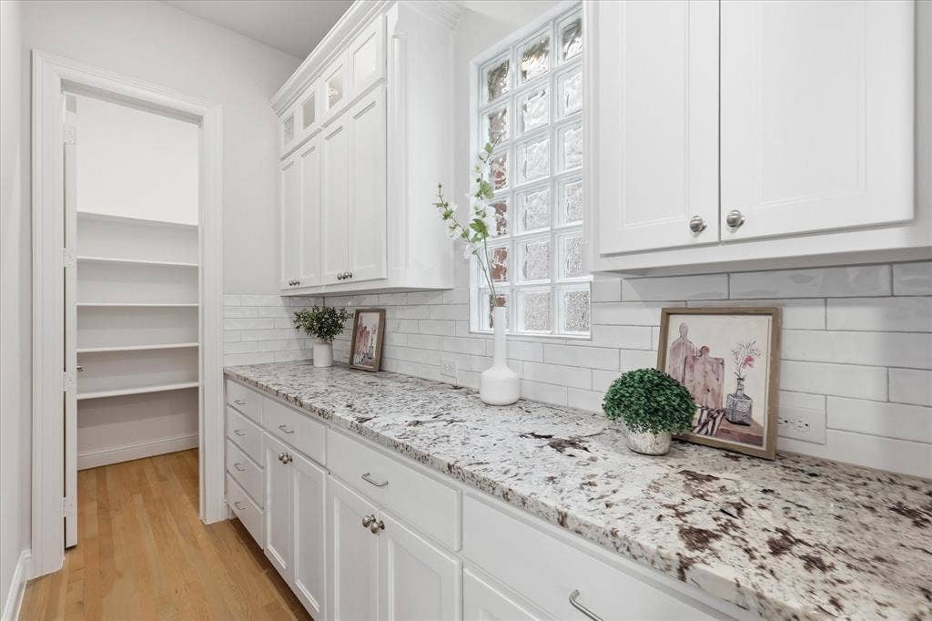 564 Courtyard Lane, Irving, TX 75039