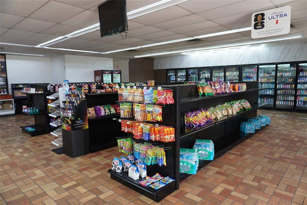 1555 W Carrier Parkway, Grand Prairie, TX 75050