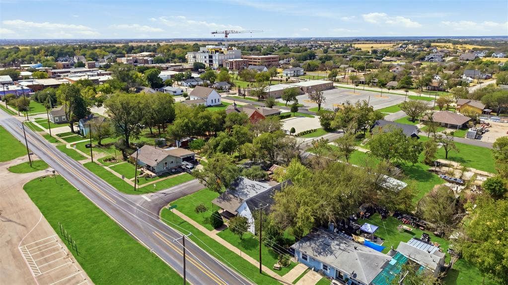 402 N Louisiana Drive, Celina, TX 75009 402 N Louisiana Drive, Celina, TX 75009
