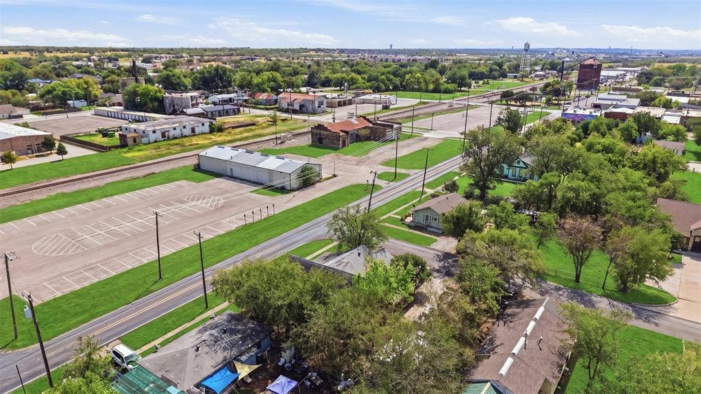 402 N Louisiana Drive, Celina, TX 75009 402 N Louisiana Drive, Celina, TX 75009