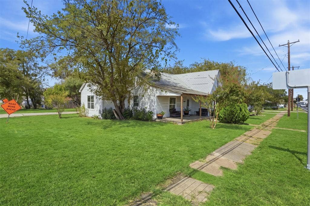 402 N Louisiana Drive, Celina, TX 75009 402 N Louisiana Drive, Celina, TX 75009