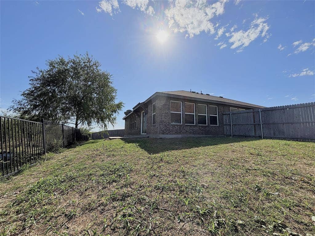 5200 Prairie Rose Drive, Forney, TX 75126 5200 Prairie Rose Drive, Forney, TX 75126