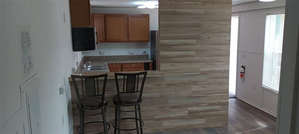 6102 S Lakeside Hills Court, Granbury, TX 76048