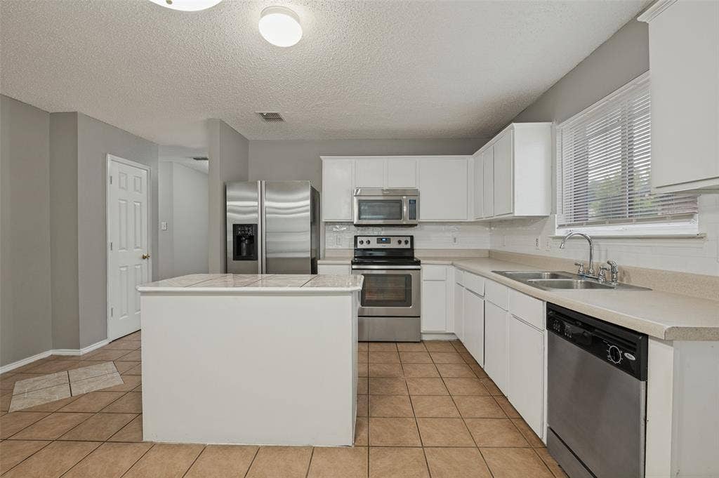 2551 Friendway Lane, Dallas, TX 75237 2551 Friendway Lane, Dallas, TX 75237