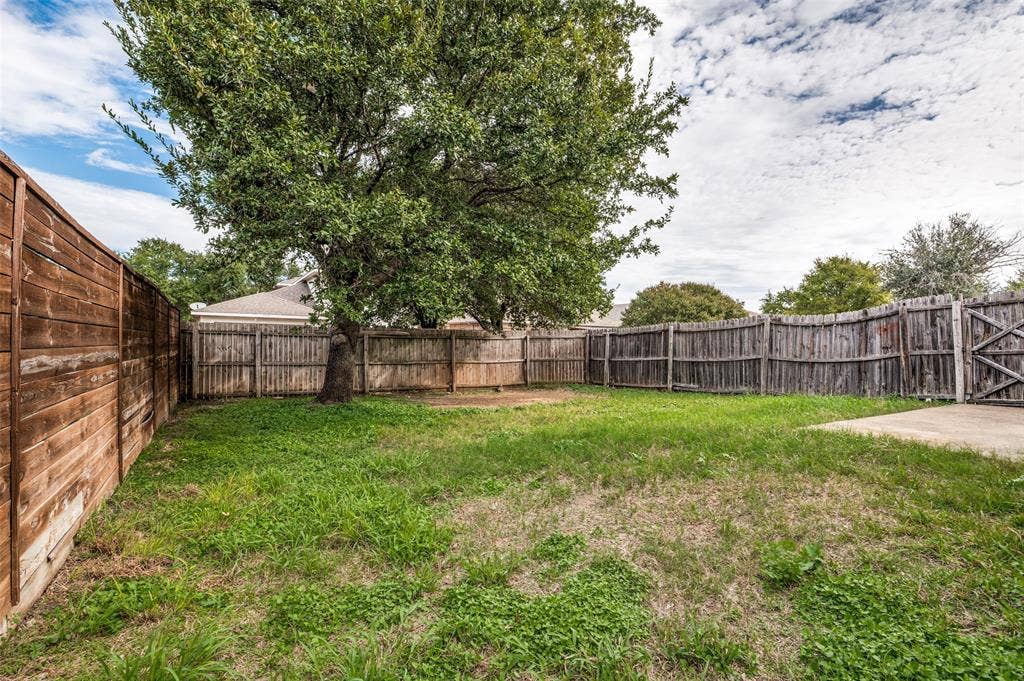 2551 Friendway Lane, Dallas, TX 75237 2551 Friendway Lane, Dallas, TX 75237