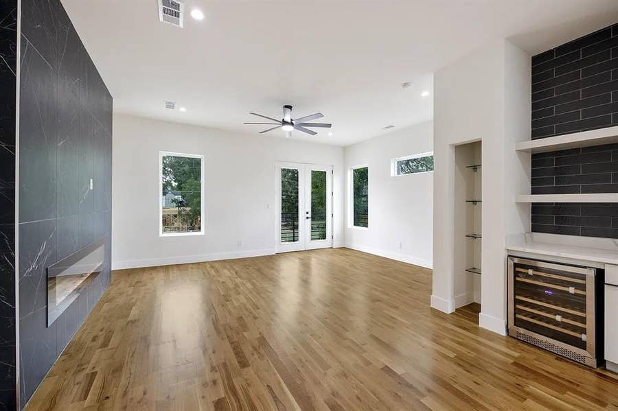 Property photo for 112 Muncie Avenue, Dallas, TX