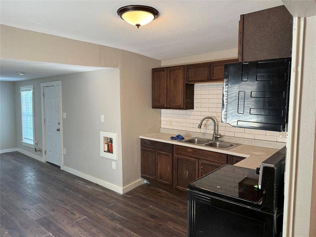 2781 Locust Avenue, Dallas, TX 75216