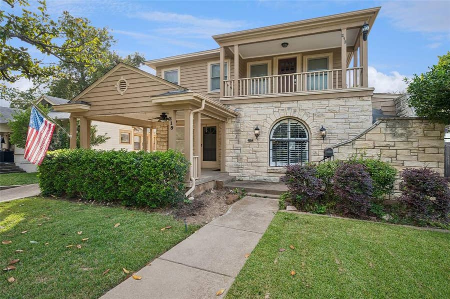 Property photo for 215 N Winnetka Avenue, Dallas, TX