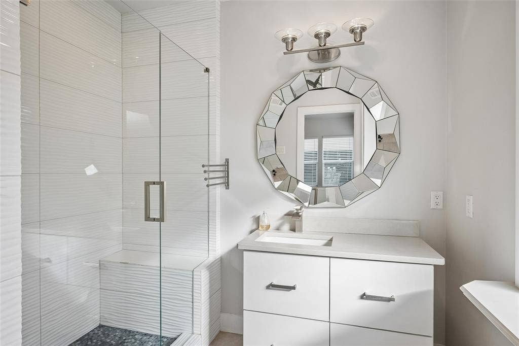 215 N Winnetka Avenue, Dallas, TX 75208