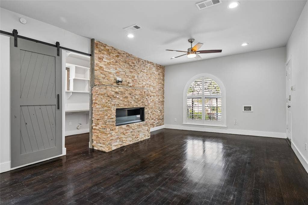 215 N Winnetka Avenue, Dallas, TX 75208