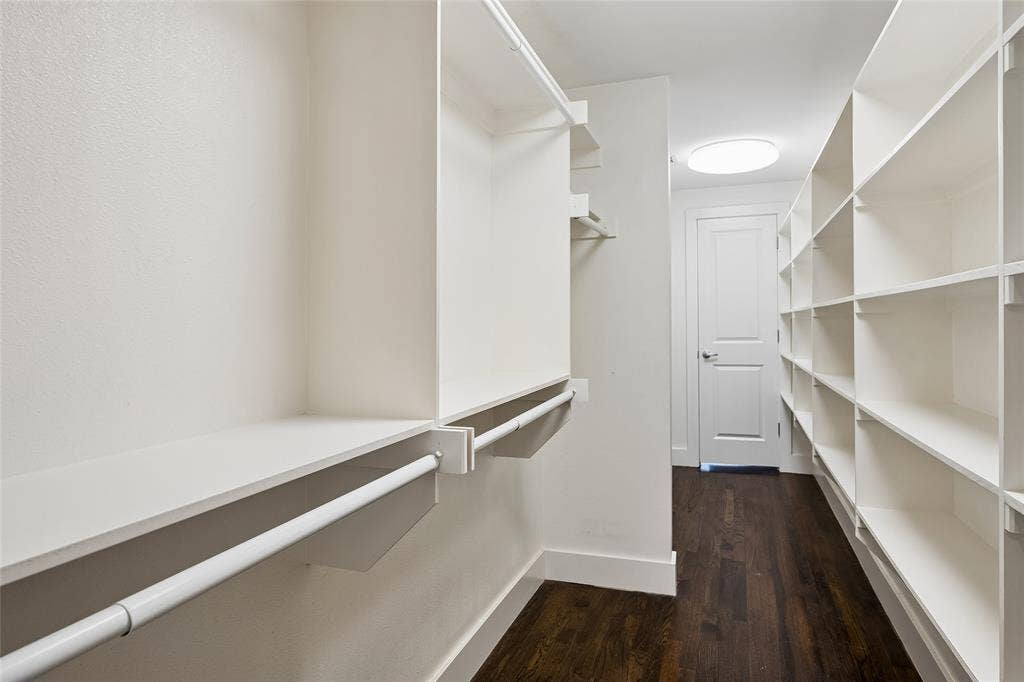 215 N Winnetka Avenue, Dallas, TX 75208