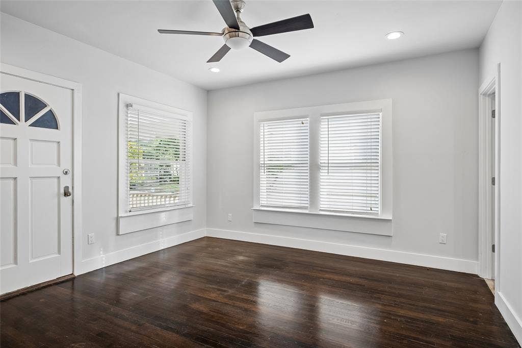 215 N Winnetka Avenue, Dallas, TX 75208