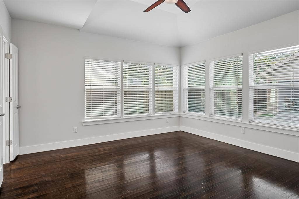 215 N Winnetka Avenue, Dallas, TX 75208