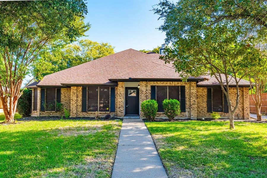Property photo for 1014 Kingston Drive, Mansfield, TX