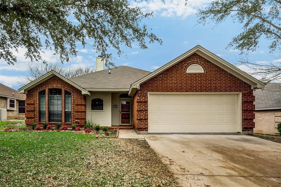 Property photo for 728 Nicole Drive, Burleson, TX