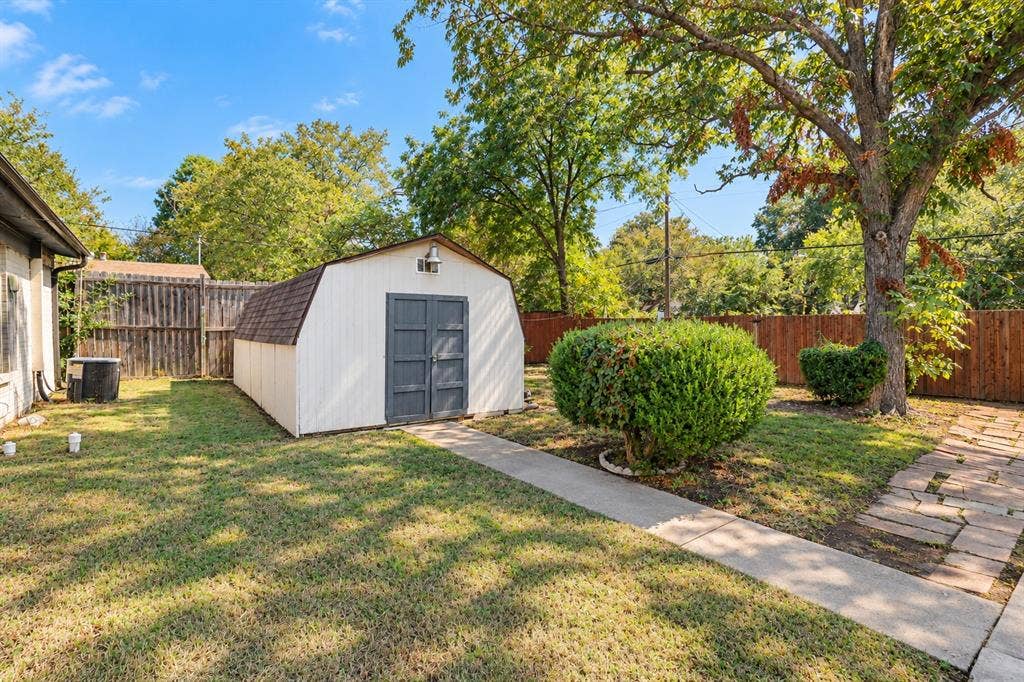 2402 Housley Drive, Dallas, TX 75228 2402 Housley Drive, Dallas, TX 75228