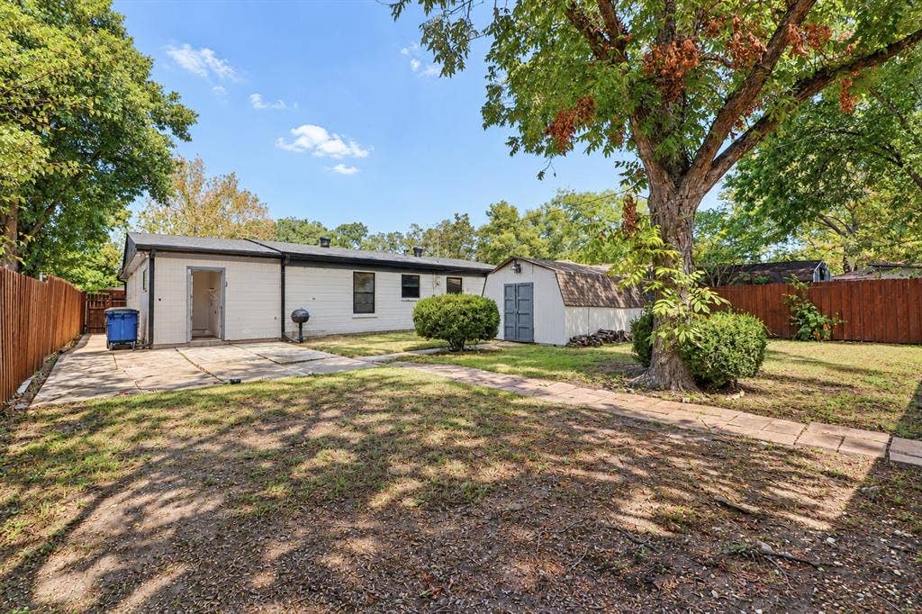 2402 Housley Drive, Dallas, TX 75228 2402 Housley Drive, Dallas, TX 75228