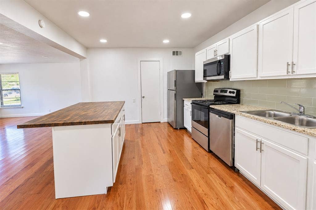 2402 Housley Drive, Dallas, TX 75228 2402 Housley Drive, Dallas, TX 75228