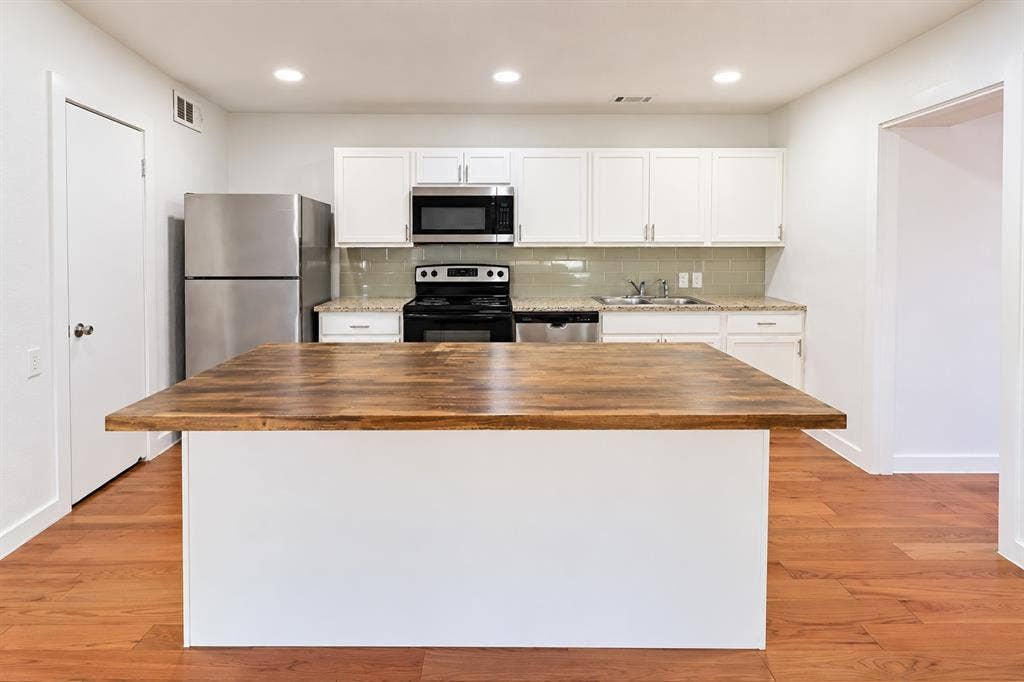 2402 Housley Drive, Dallas, TX 75228 2402 Housley Drive, Dallas, TX 75228