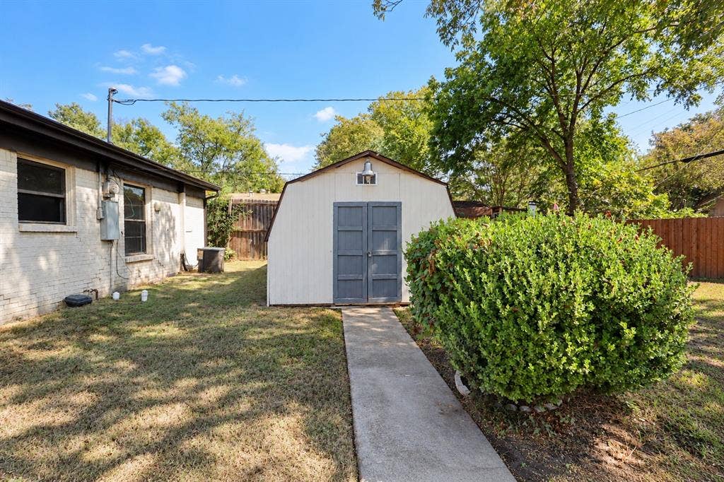 2402 Housley Drive, Dallas, TX 75228 2402 Housley Drive, Dallas, TX 75228
