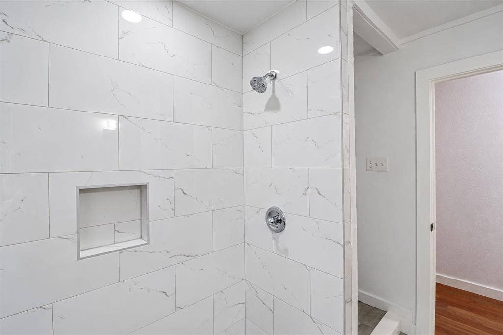 2402 Housley Drive, Dallas, TX 75228 2402 Housley Drive, Dallas, TX 75228